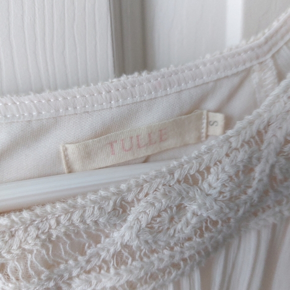 Tulle - Sheer Short-Sleeve Pleated White Bohemian Blouse - Picture 3 of 4